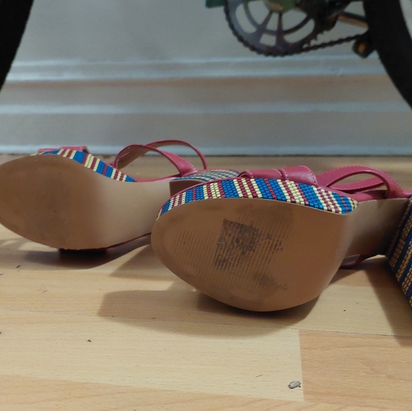 I'm not wearing sandals anymore - Picture 2 of 3